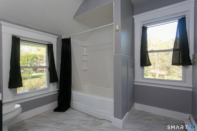 Building Photo - 101 Laurel St