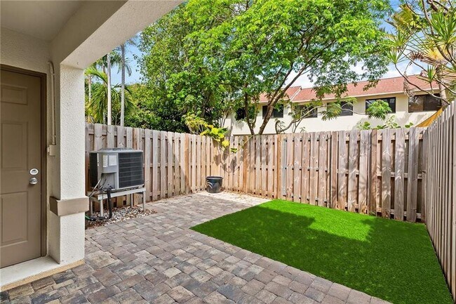 Building Photo - 247 City View Dr