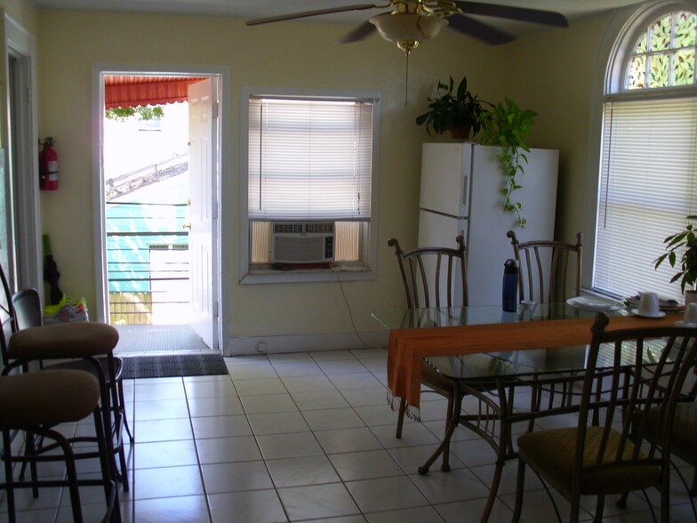 Primary Photo - 1662 Drew St