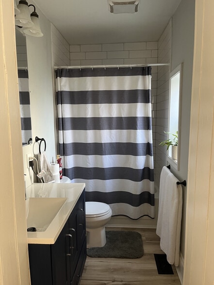 Bathroom - 3819 Applegate Ave