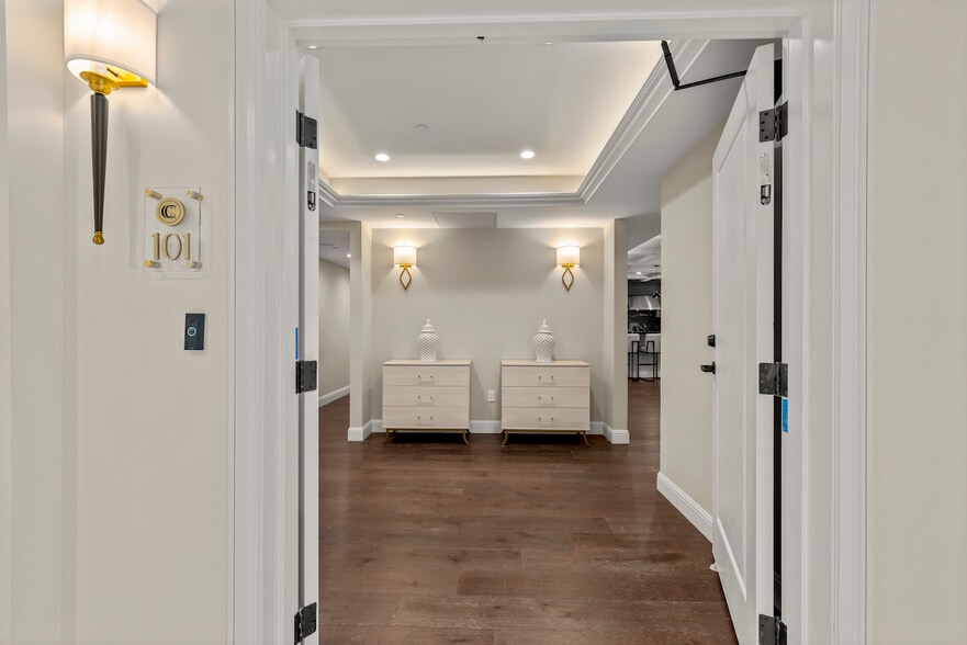 Building Photo - Chateau Century