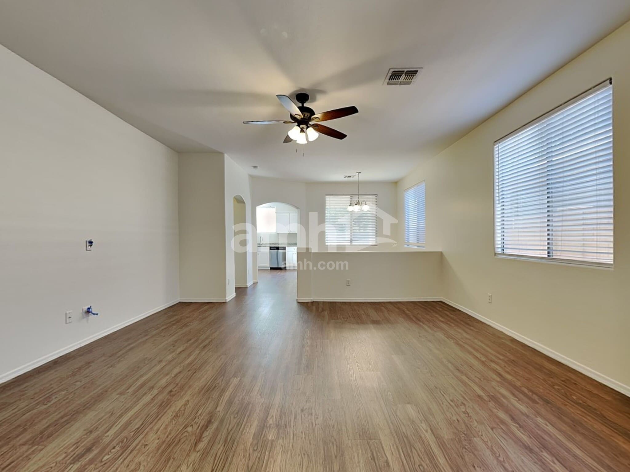 Building Photo - 12751 W Glenrosa Dr