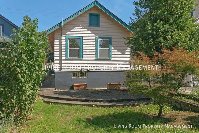 Building Photo - Cute Close-In Bungalow in Eliot Neighborhood