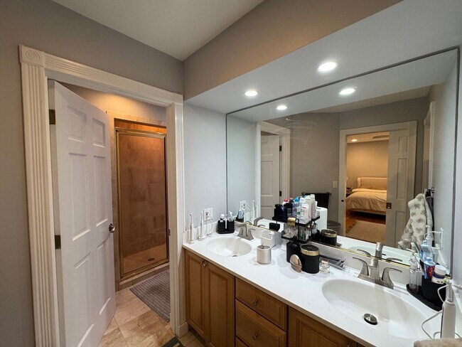 Building Photo - 154 Wiswall Rd