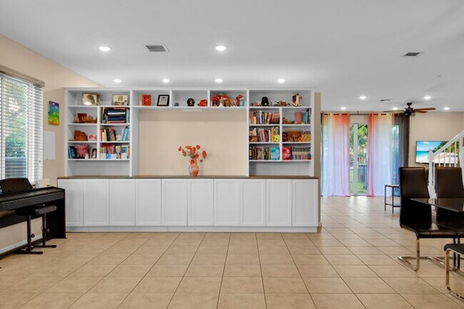 Building Photo - 9022 Dupont Pl