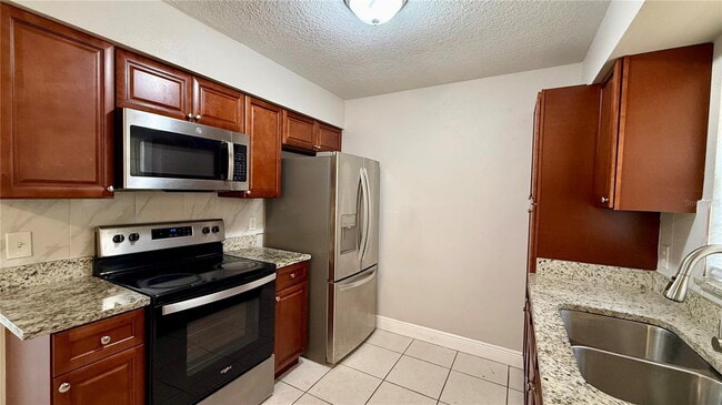 Building Photo - 210 N Lone Oak Dr