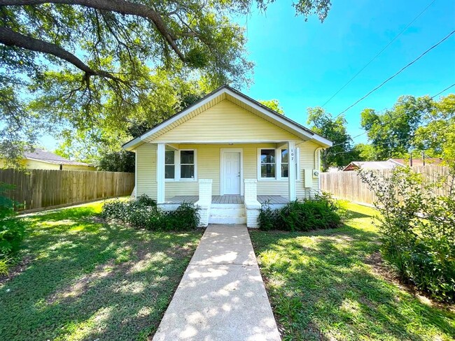 Building Photo - 107 Sinclair St