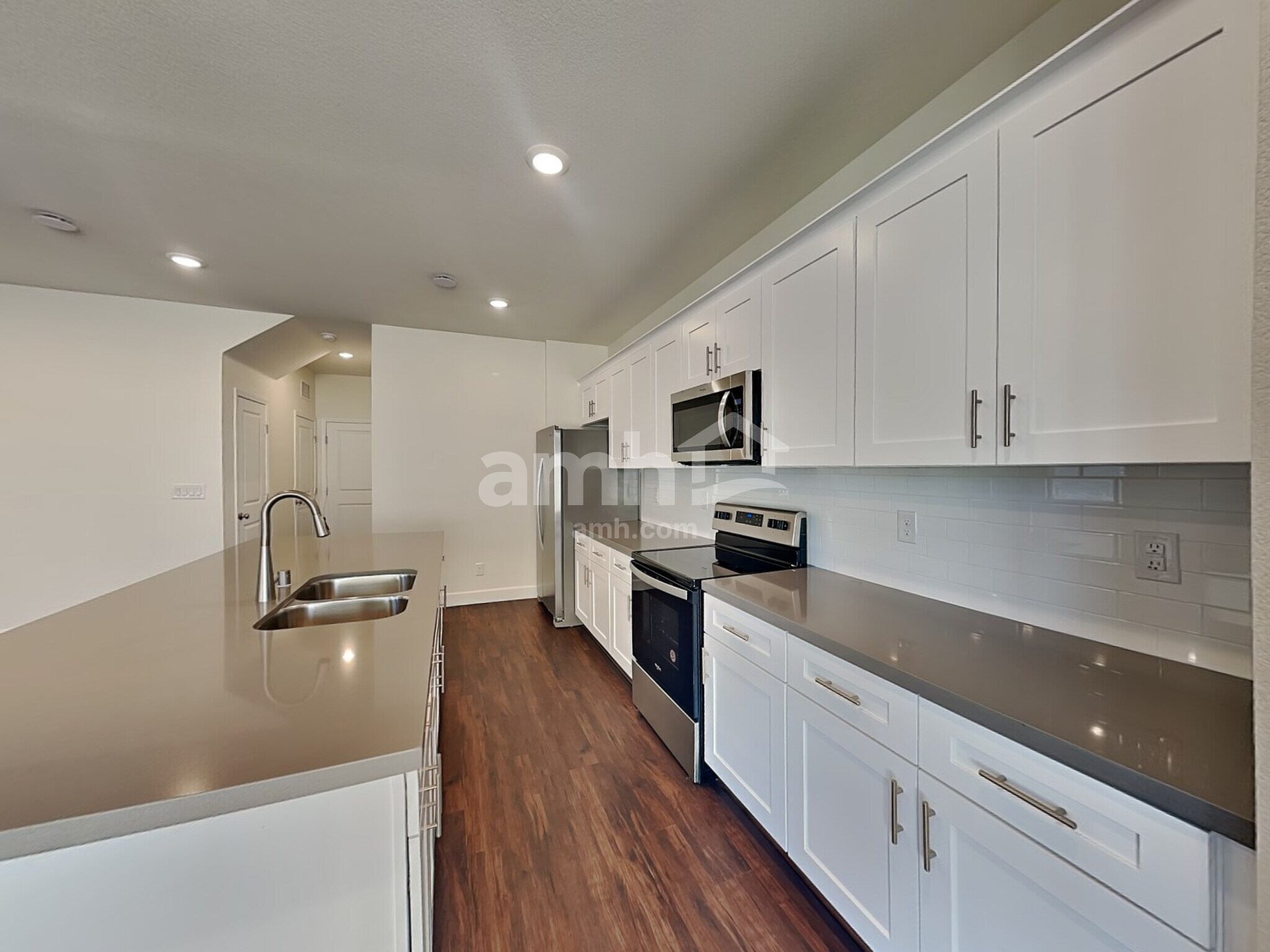 Building Photo - 8824 Tiger Tooth Ave