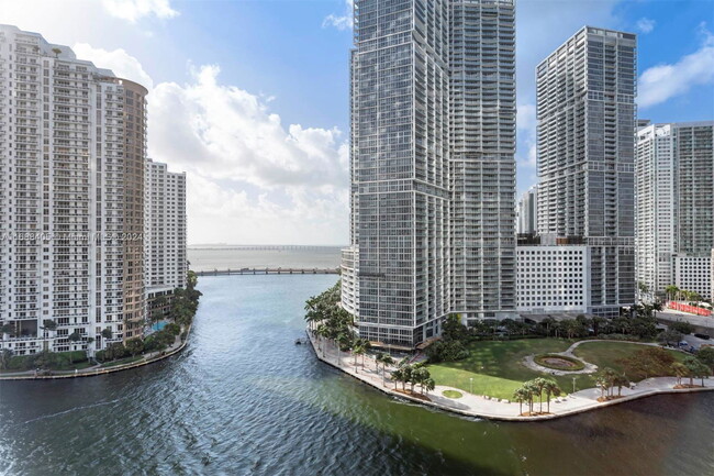 Building Photo - 300 Biscayne Blvd