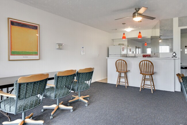 Building Photo - 500 S 37th St