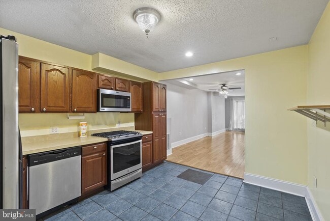 Building Photo - 250 S Highland Ave