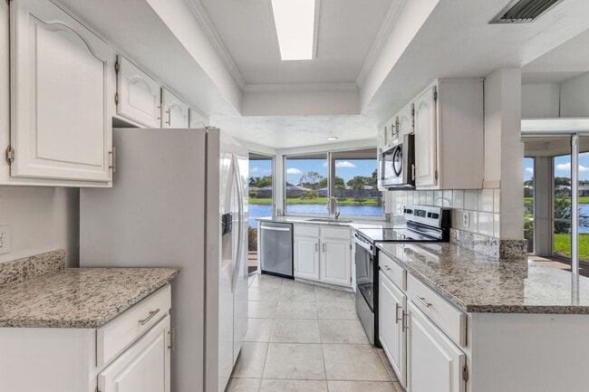 Building Photo - ** LAKEWOOD ** 3 BED / 2 BATH / GARAGE - SINGLE FAMILY HOME - GREAT LOCATION! - PET OK - ANNUAL R...