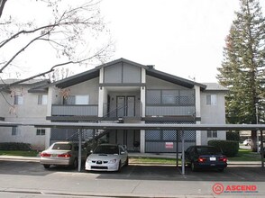 Building Photo - Cozy Apartment off Acres & White Ln!