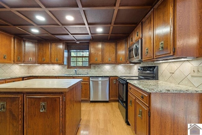 Building Photo - 51 Martin Cir