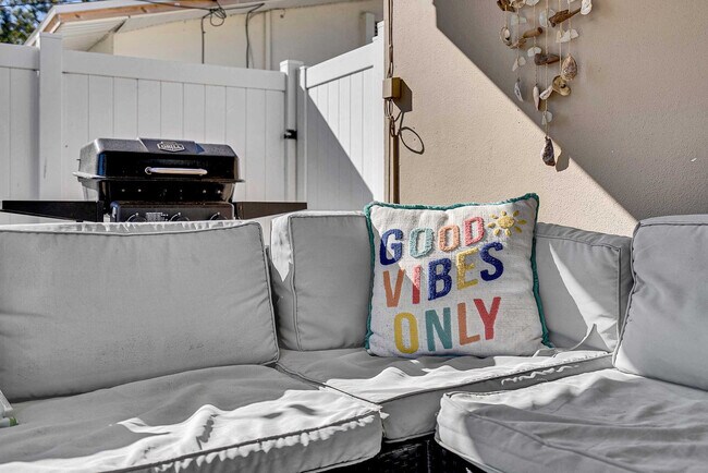 Building Photo - 897 Imperial Dr