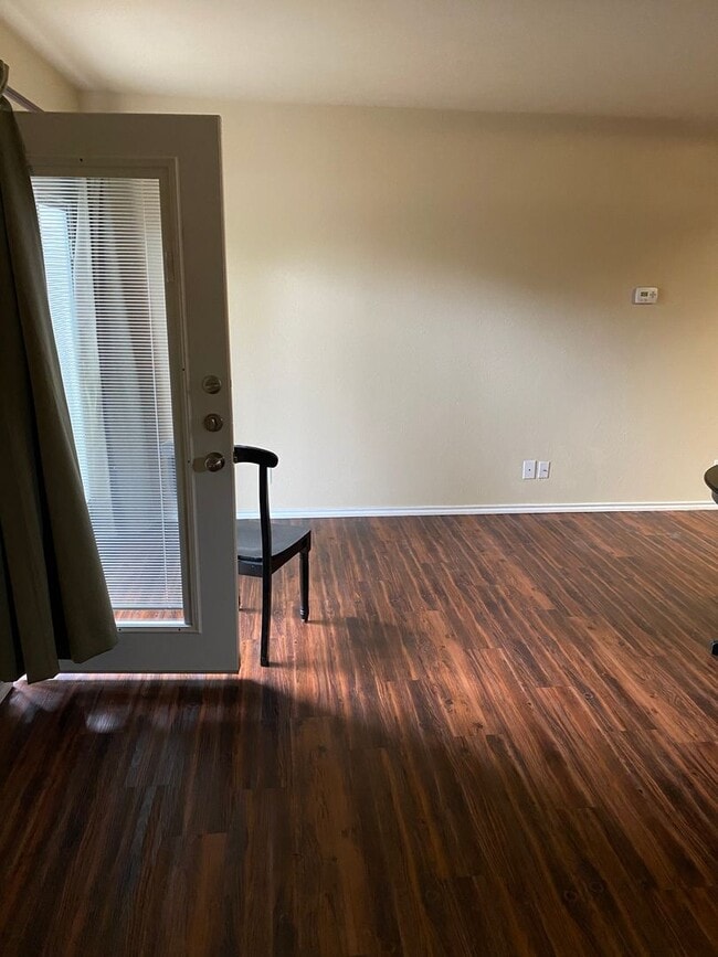 Building Photo - 509 S Bowen Rd