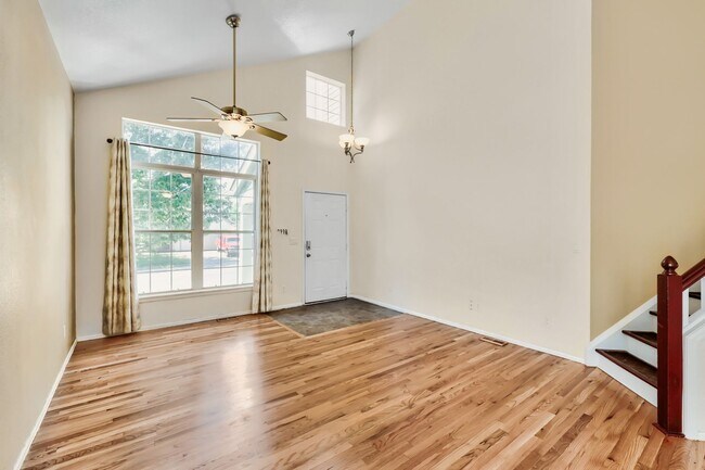Building Photo - Evolve Real Estate: Meticulous Executive 4 Bedroom Plus Finished Basement Available IMMEDIATELY!