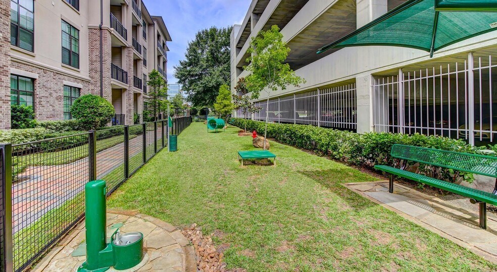 Building Photo - 3505 W Sam Houston Pkwy S
