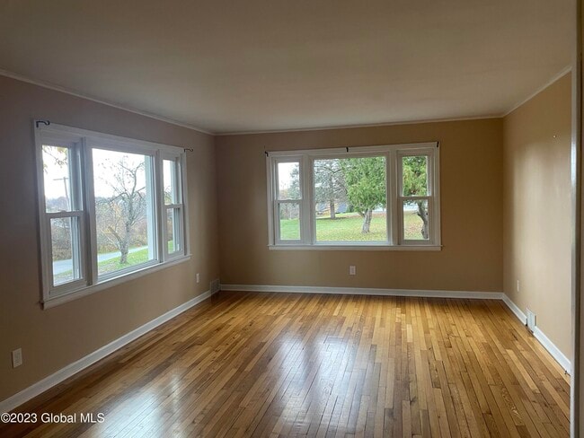 Building Photo - 154 Weatherwax Rd