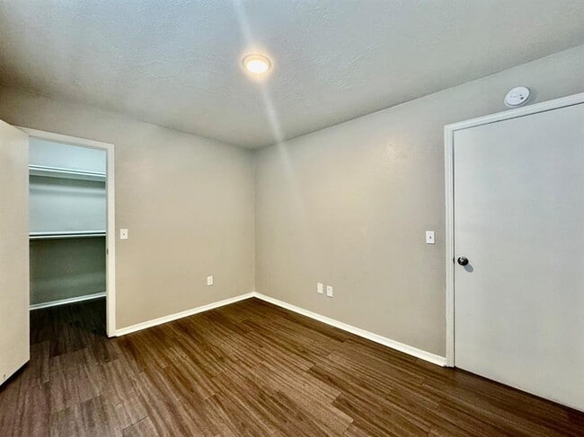 Building Photo - 143 Barrett Pl