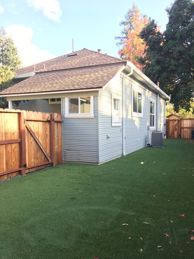 Building Photo - 853 Channing Ave