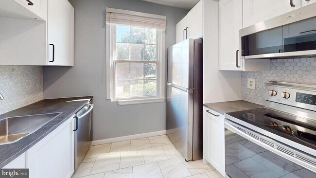 Building Photo - 2203 Washington Ave