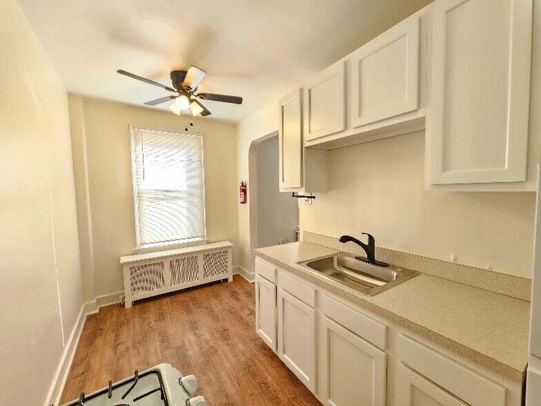 Building Photo - 808 N Main St