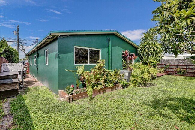 Building Photo - 7245 S Waterway Dr