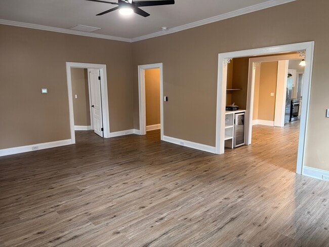 Building Photo - 302 N Sumner St