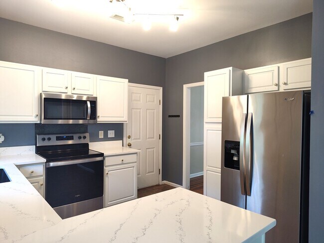 Building Photo - Stunning Corner Lot home located within a cul-de-sac in the Mitchell Glen Community!