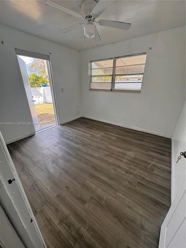 Building Photo - 5721 SW 41st St