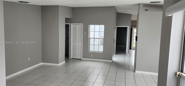 Building Photo - 4725 SW 143rd Ave