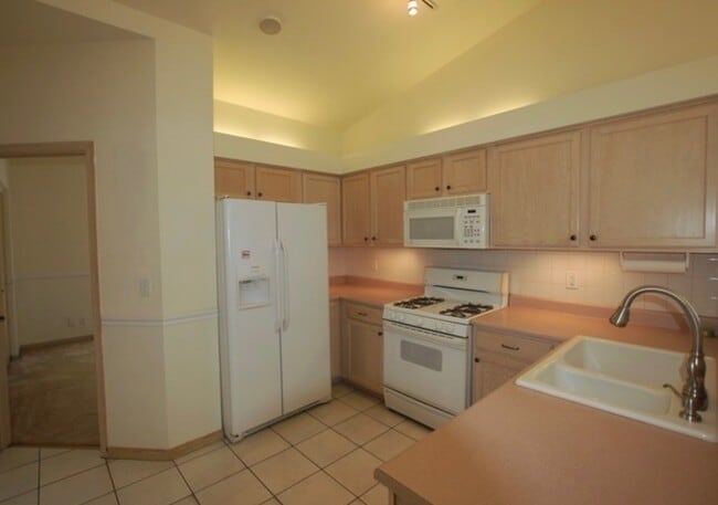 Building Photo - 14019 S Oakdale Cir