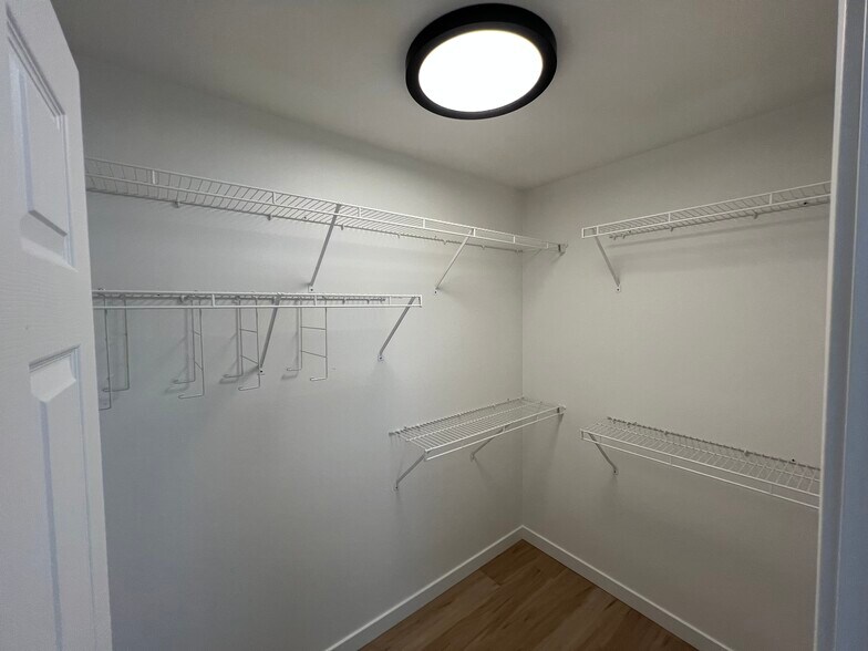 Building Photo - 5621 Fauntleroy Way SW