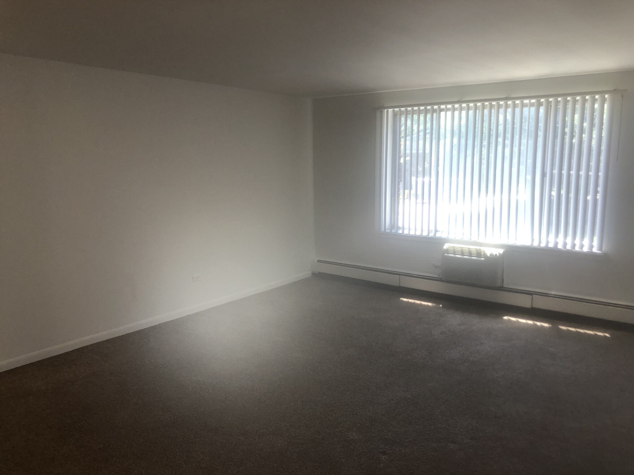 Building Photo - 1500 Robin Cir