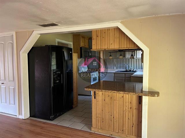 Building Photo - 2210 Vine St