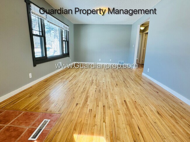 Building Photo - Richfield Single Family Home, Fenced Yard, 2 Car Garage, Dishwasher