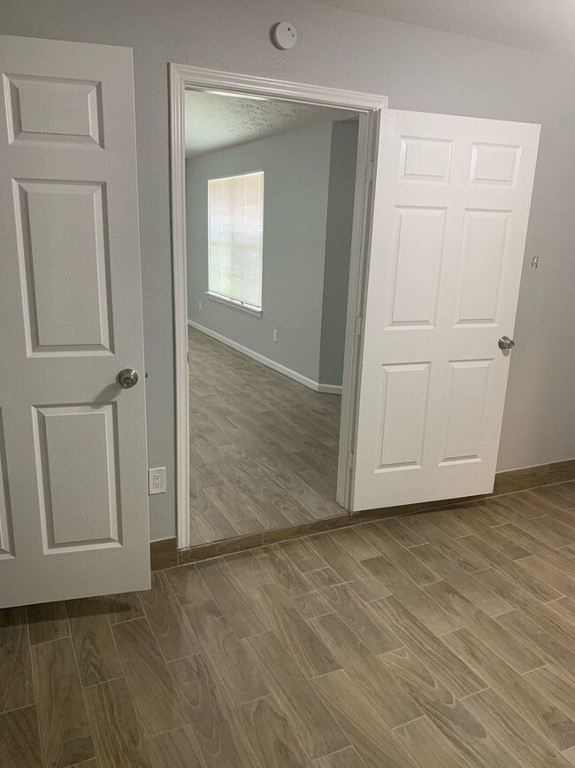 Building Photo - Coming Soon !