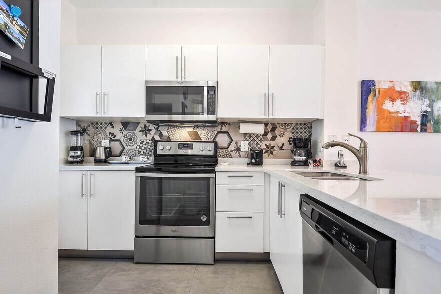 Building Photo - 139 Pompano Beach Dr