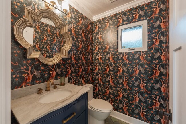 Building Photo - Luxury Living in Manhattan Beach