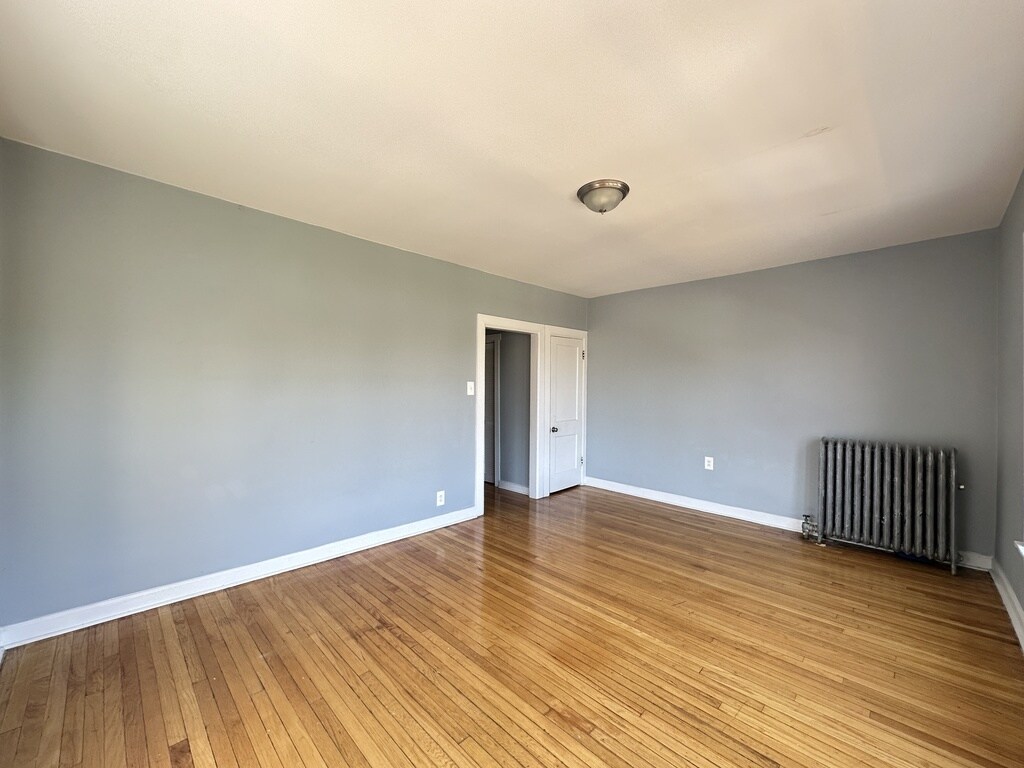 Building Photo - 5662 N Ridge Ave