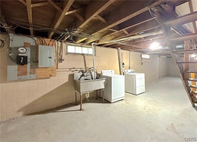 Building Photo - 50 New Hartford St