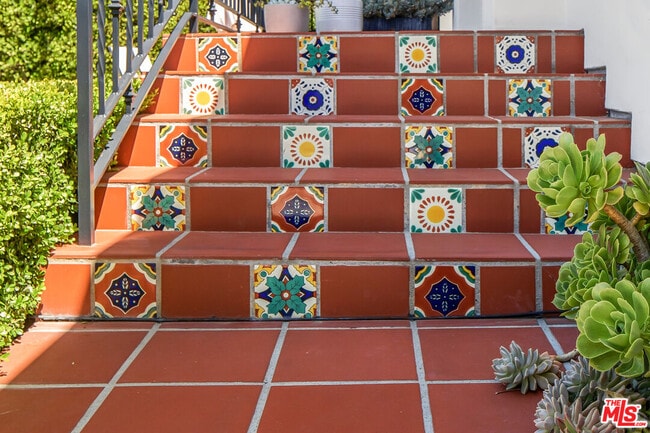 Building Photo - 1350 N Stanley Ave