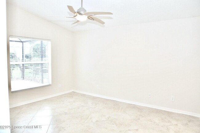 Building Photo - 974 Villa Dr