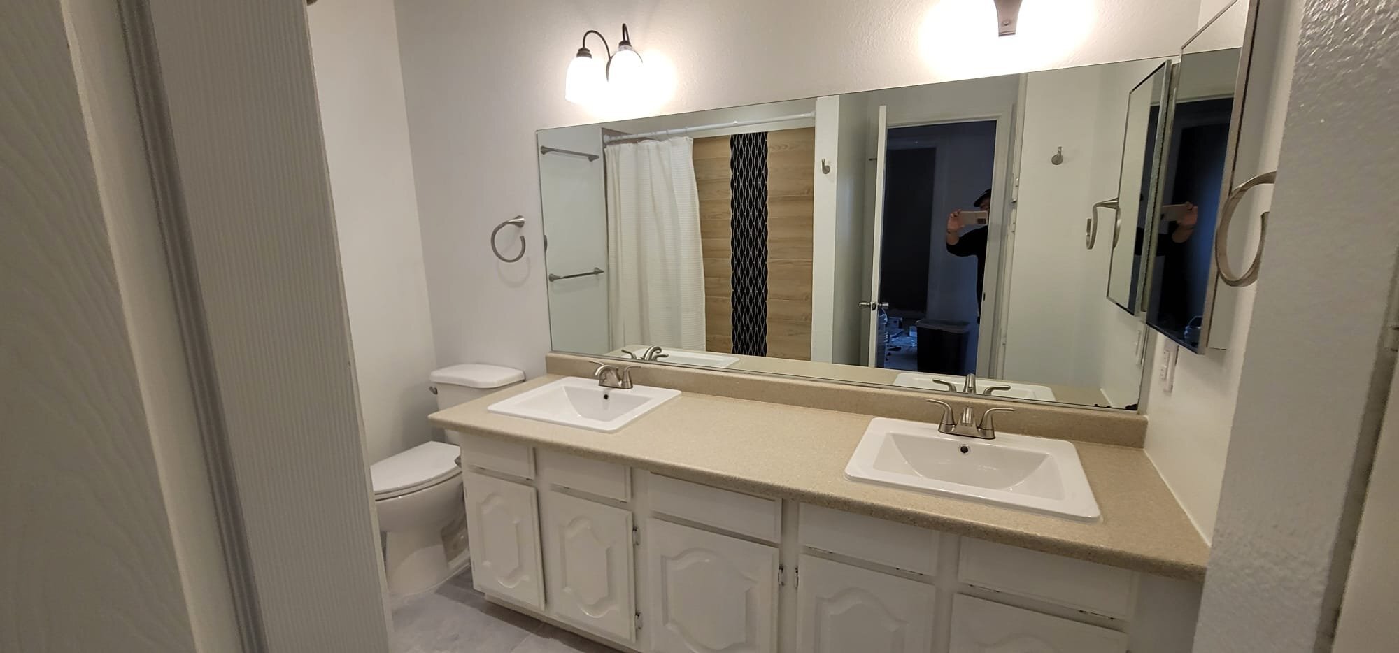 Building Photo - 5709 Avenida Silla