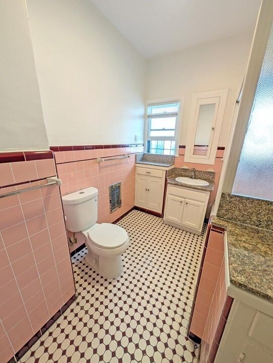 Building Photo - 626 Cochran Ave