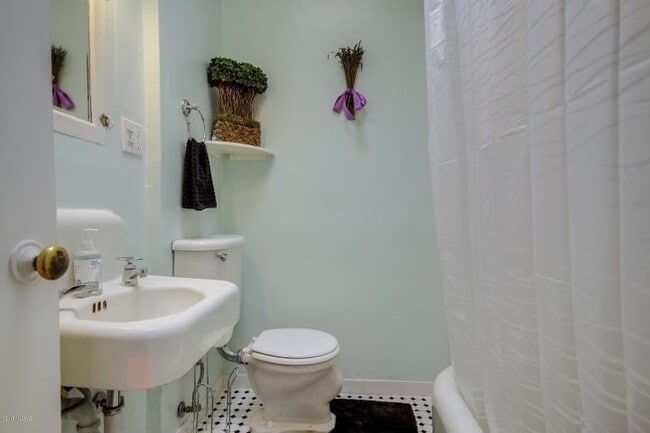 Building Photo - Pre-Lease August 2026 Adorable UofA Bungalow Updated Kitchen, A/C,  Covered Patio,  4 Blocks from...