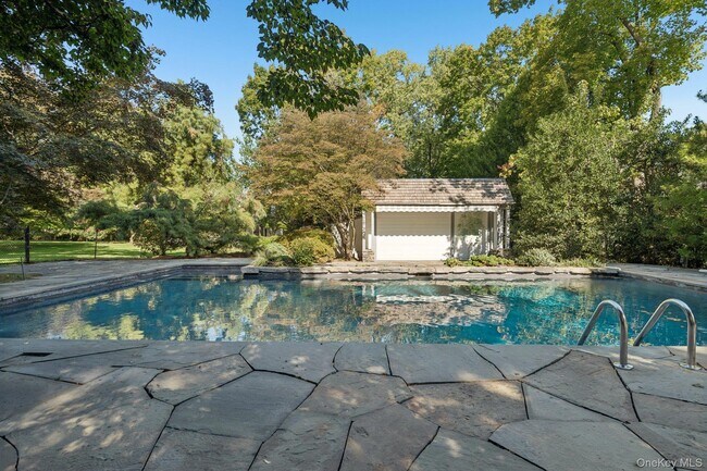 Building Photo - 18 Heights Rd