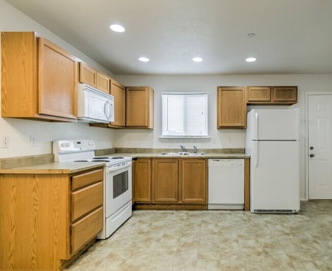 Building Photo - 447 N Haskett St