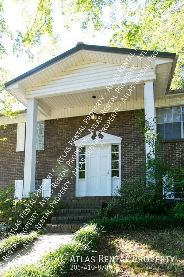 Building Photo - 2921 Wood Dr NE